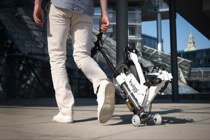 Folding-bike-kwiggle-in-trolley-mode