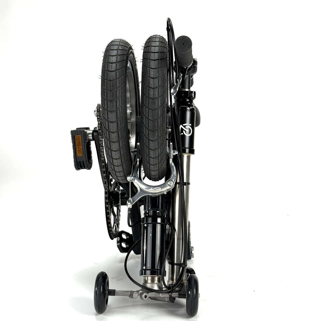 folding-bike-19000C00-kwiggle-ultra-black-3-speed-no-wheel-guards-lights-folded-front-P1099688.jpg